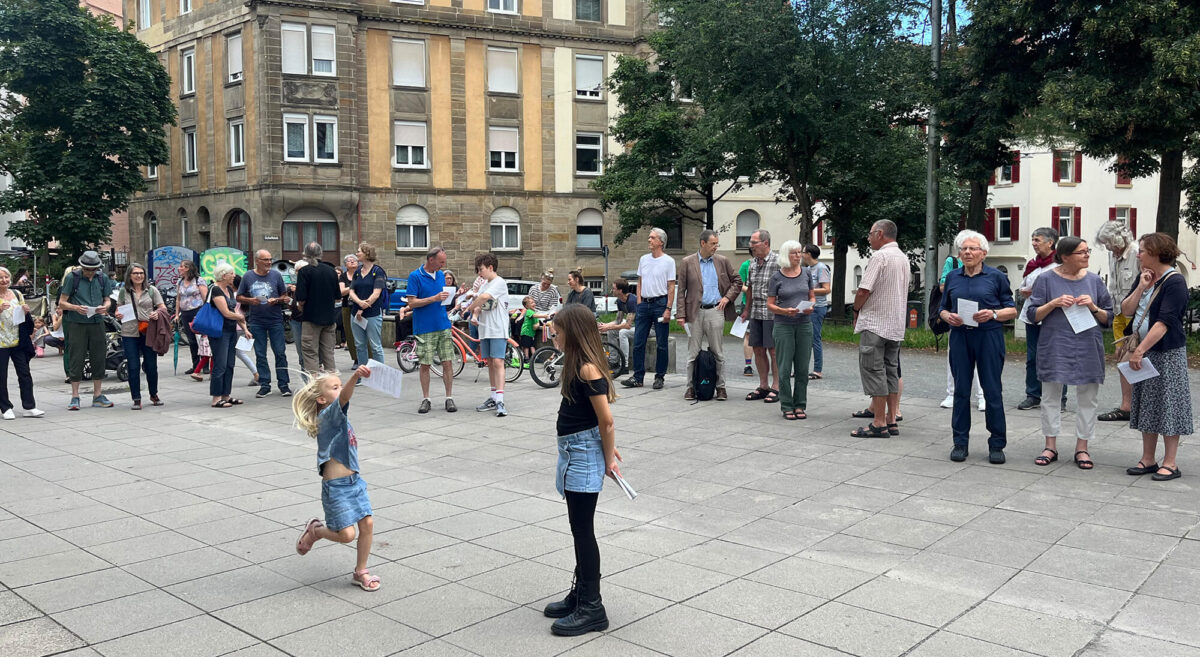 Zweite Menschenkette in Stuttgart West