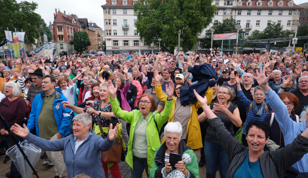 Großes Fest für die Demokratie auf dem Marienplatz in Stuttgart